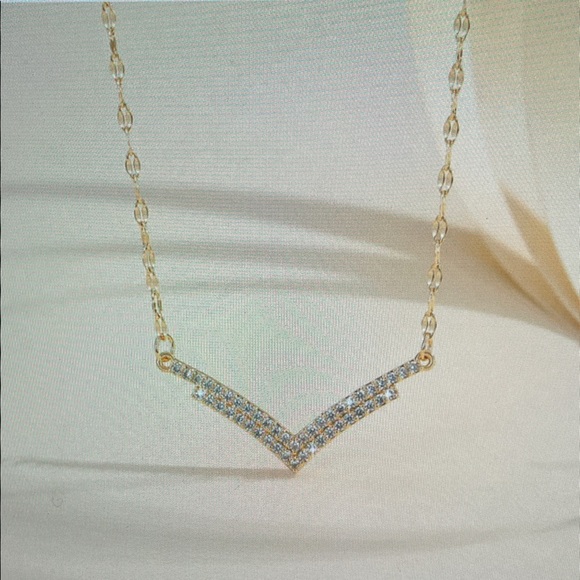 Chic Gold and Silver V-Shape Necklace - Picture 1 of 3